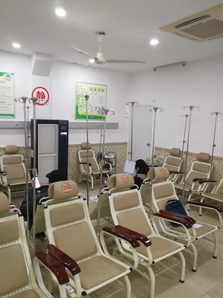 Aktueller Firmenfall über Bezirk Shanghais Yangpu Daqiao-Volksgesundheits-Mitte